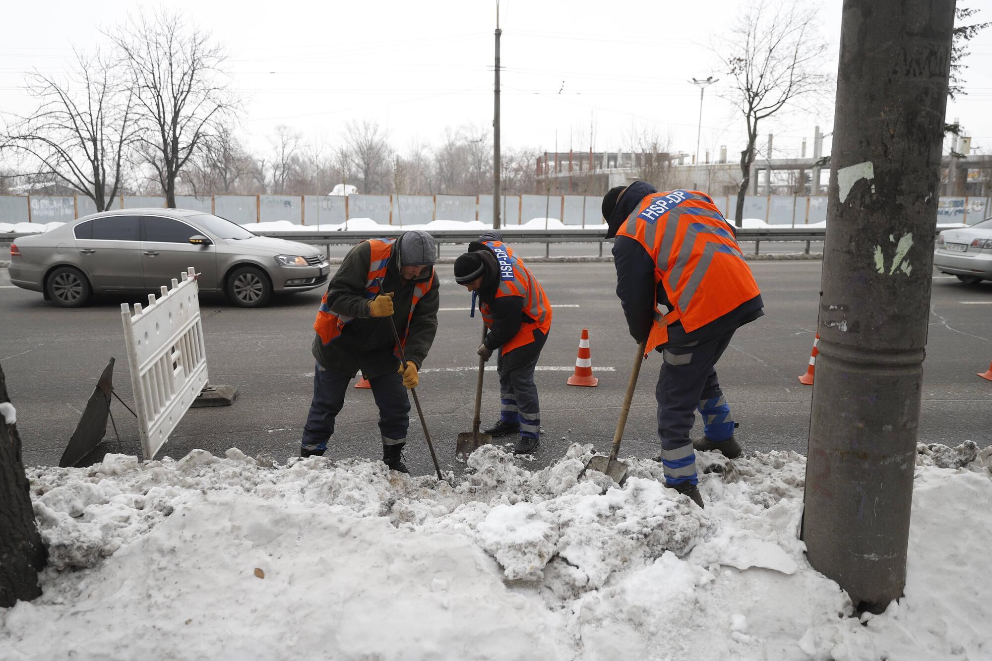 Комунальники Дніпра проводять роботи на випередження