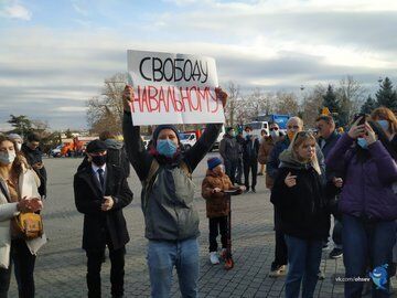 В Севастополе прошел небольшой митинг в поддержку Алексея Навального