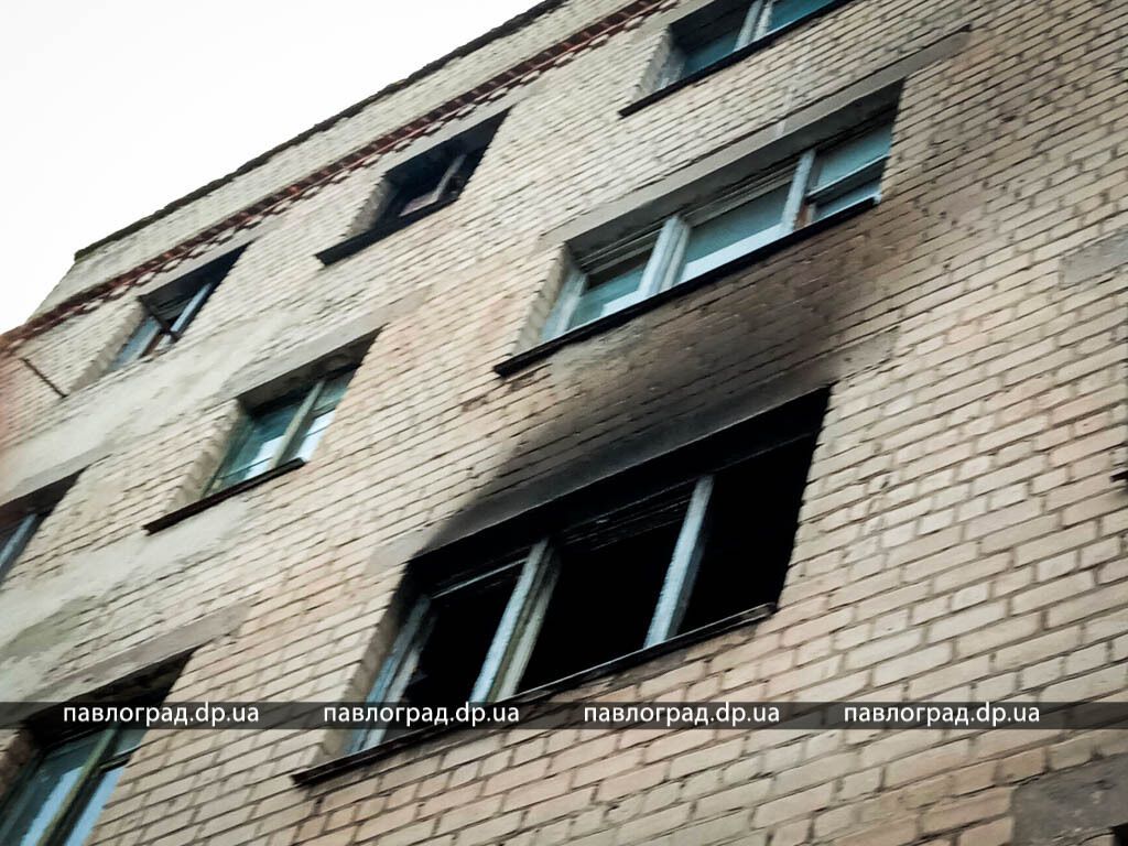На Днепропетровщине вспыхнуло общежитие. Фото и видео с места ЧП