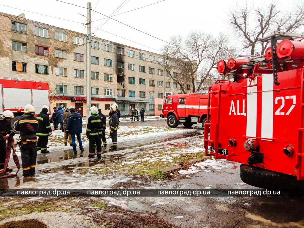 На Днепропетровщине вспыхнуло общежитие. Фото и видео с места ЧП