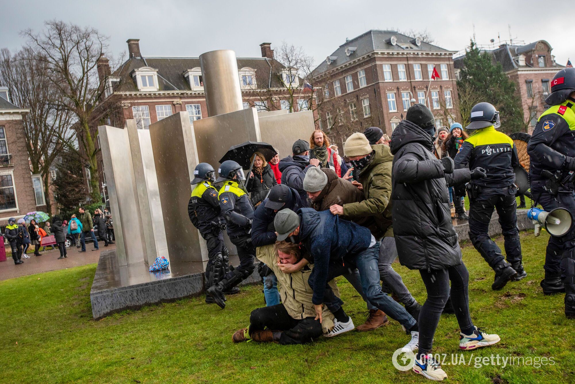 Протесты против локдауна в Нидерландах