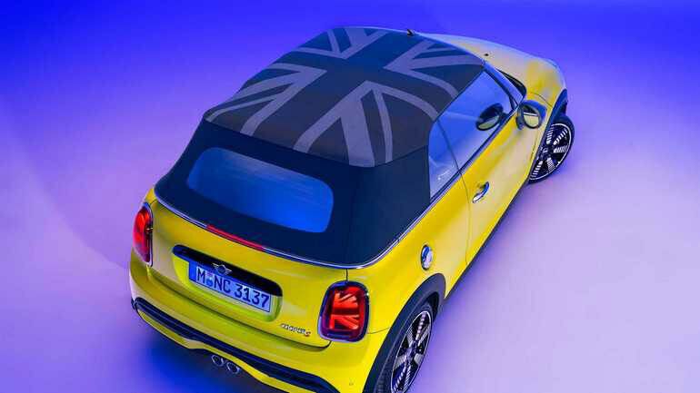 Mini Cooper в оттенке Zesty Yellow