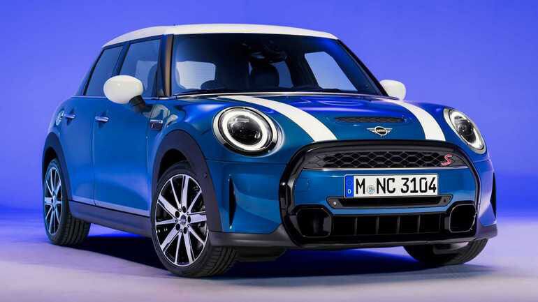 Mini Cooper в оттенке Island Blue