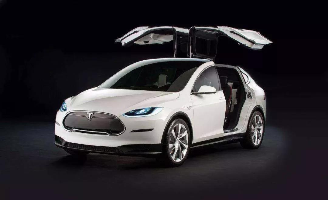 Концепт Tesla Model X всех удивил необычными дверьми