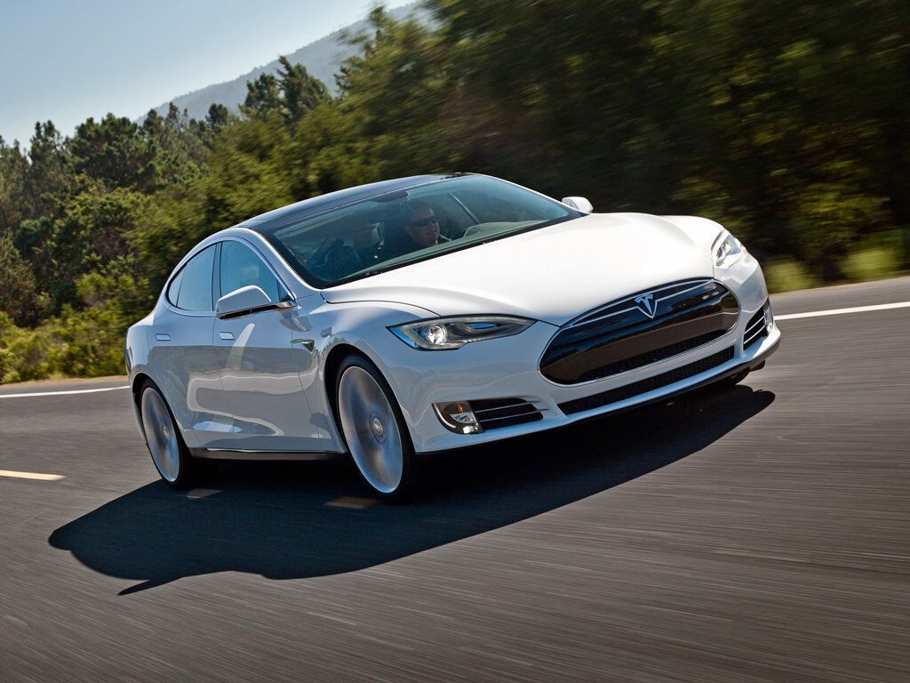 В производство Tesla Model S отправилась только через три года