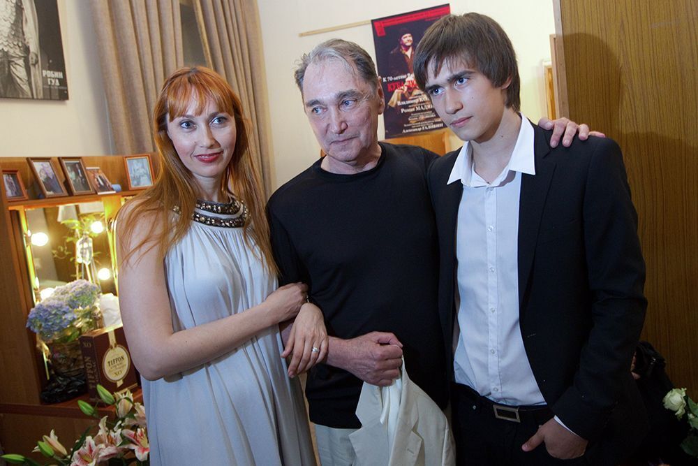Володимир Коренєв з донькою Іриною та онуком Єгором.