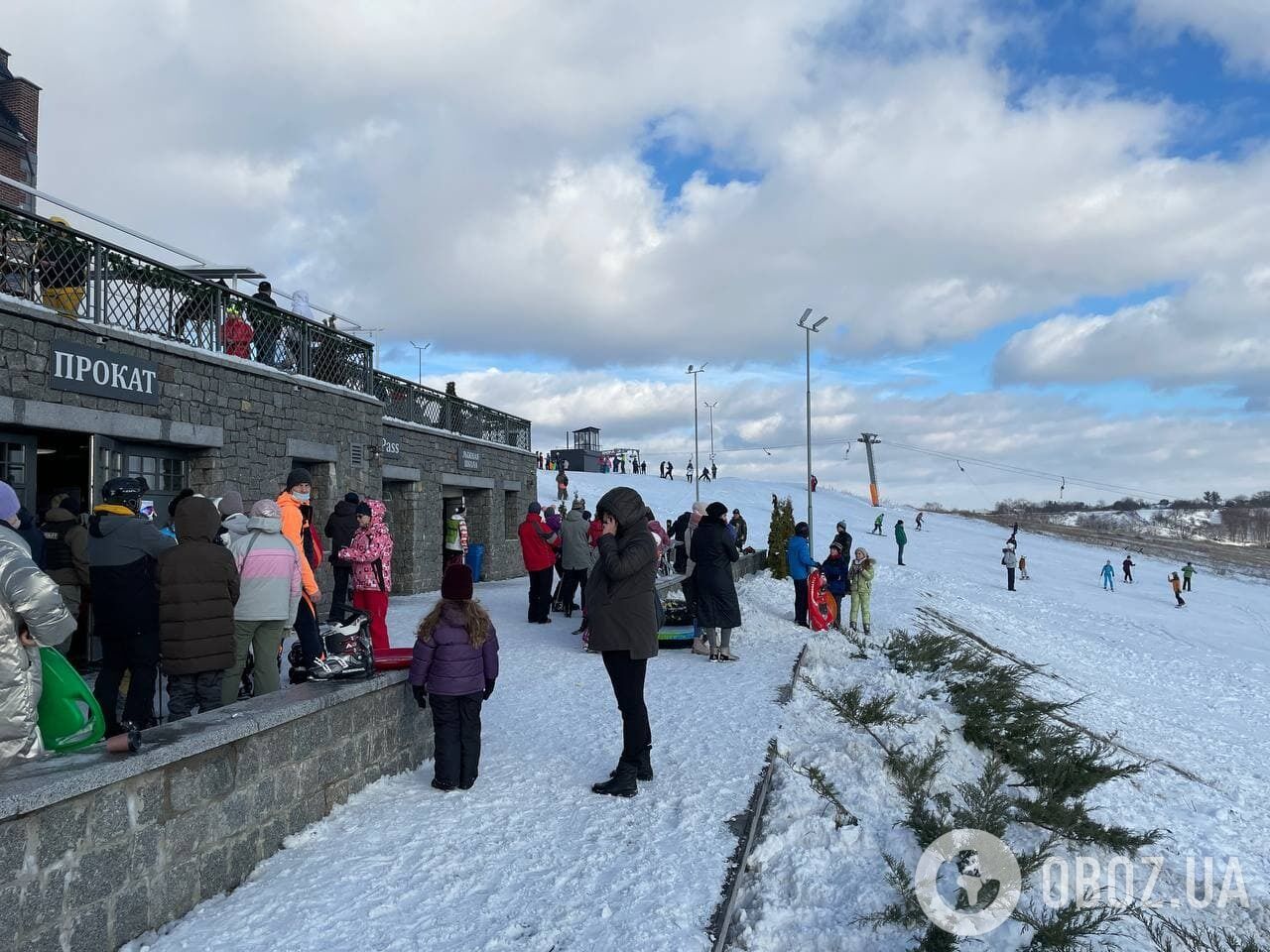 Украинцы без масок штурмовали лыжные "курорты" под Киевом. Фото и видео