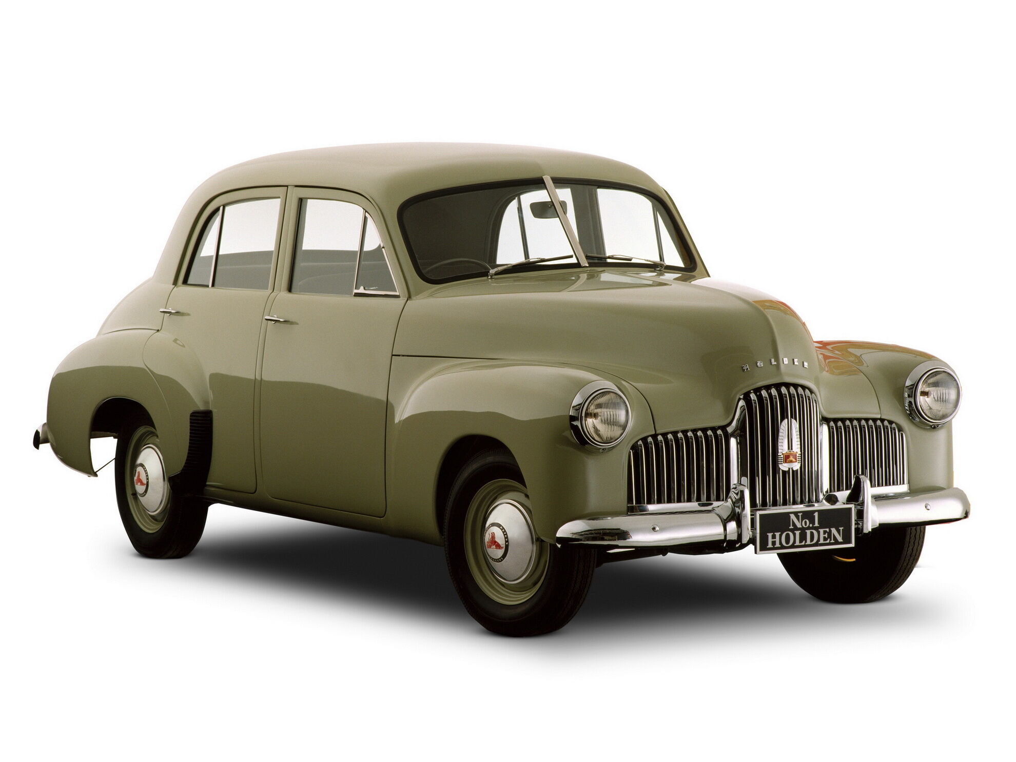 Перший серійний автомобіль Holden моделі 48-215 побачив світло у 1948 році