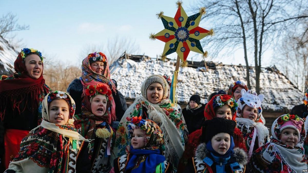 За свою працю колядники отримують солодощі та гроші