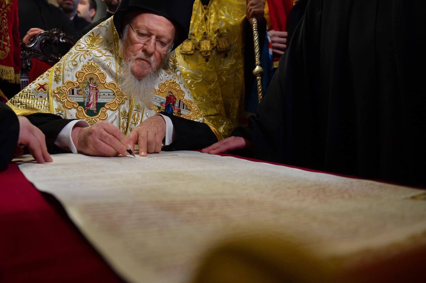 Патриарх Варфоломей во время подписания Томоса об автокефалии для ПЦУ