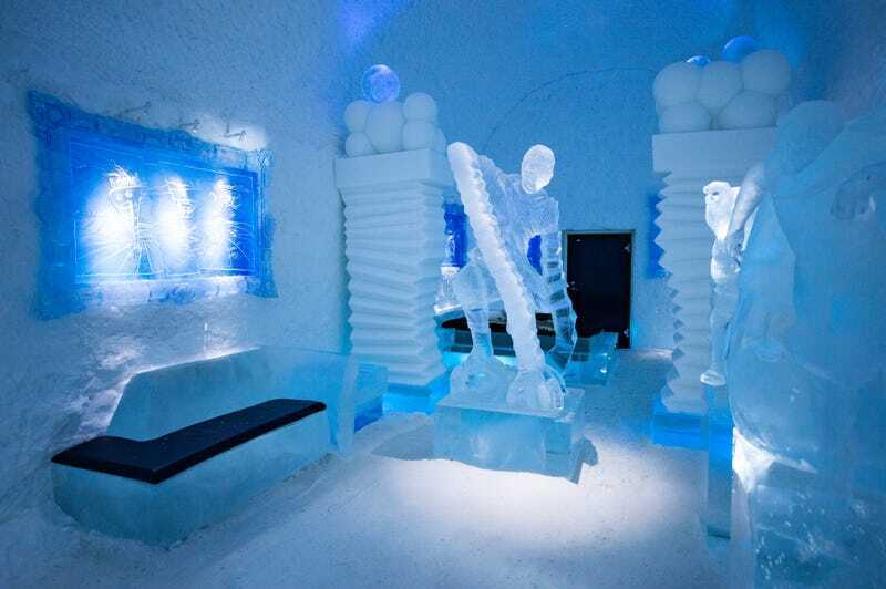В Швеции снова открыли отель из льда: как он выглядит