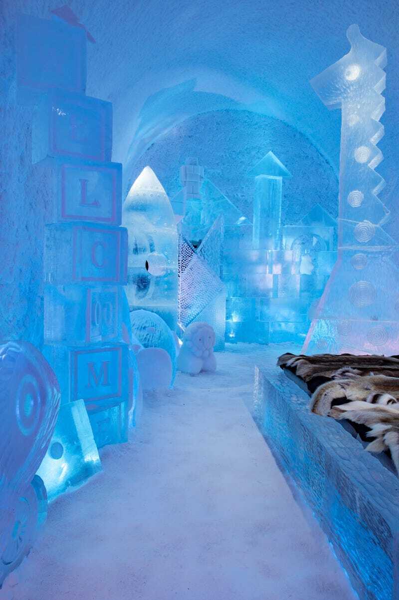 В Швеции снова открыли отель из льда: как он выглядит