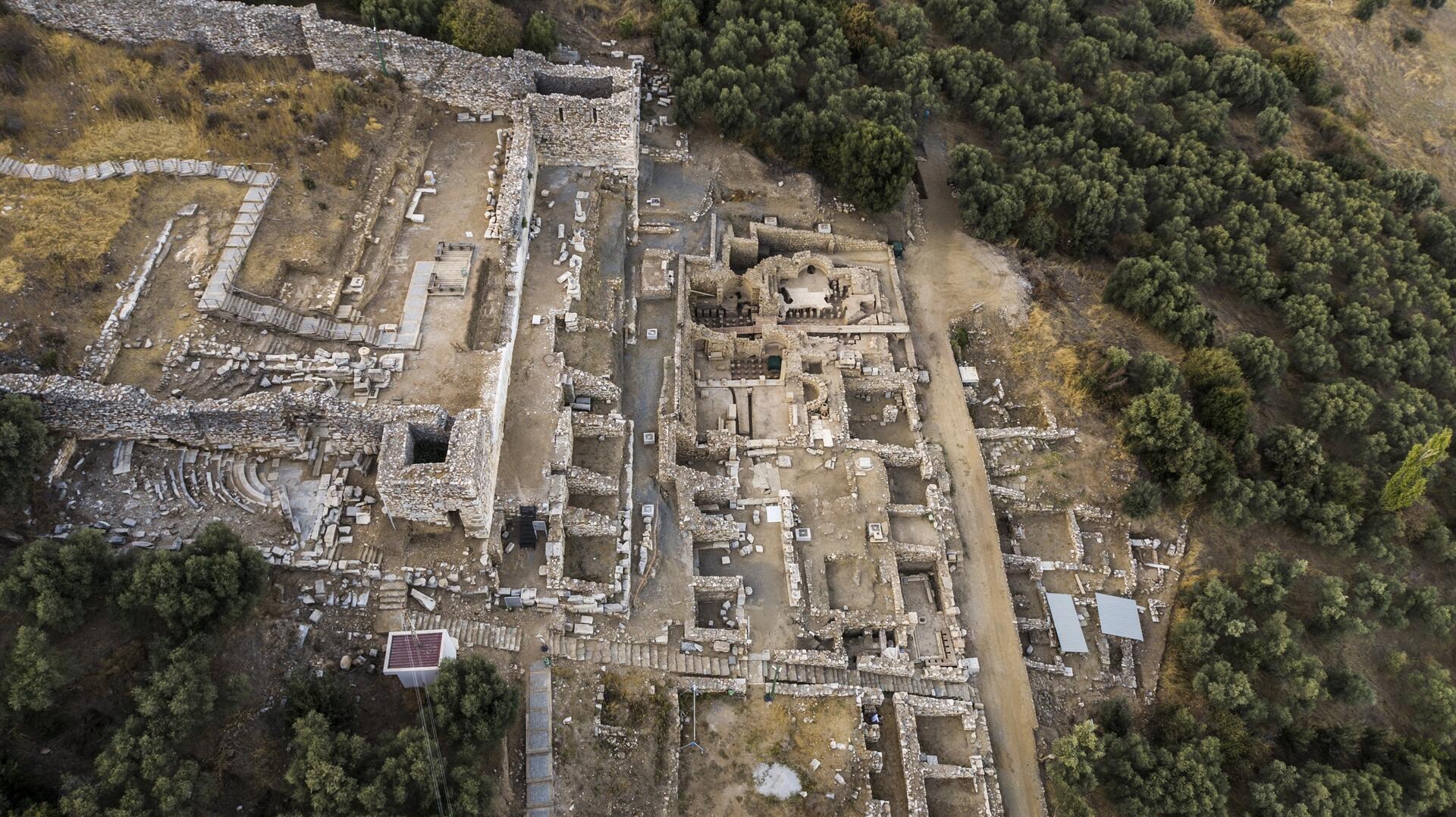 Древний город Метрополис