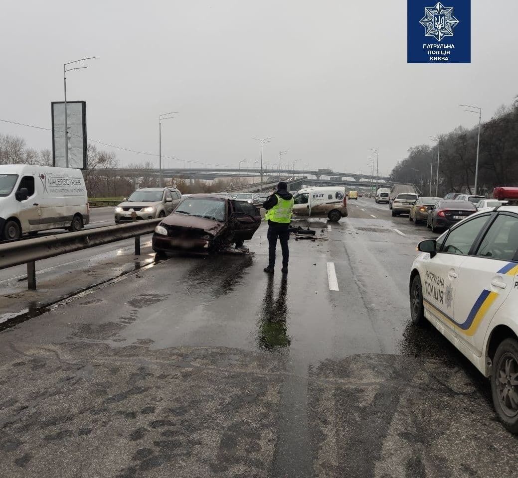 Сталася ДТП за участю 5 автомобілів.