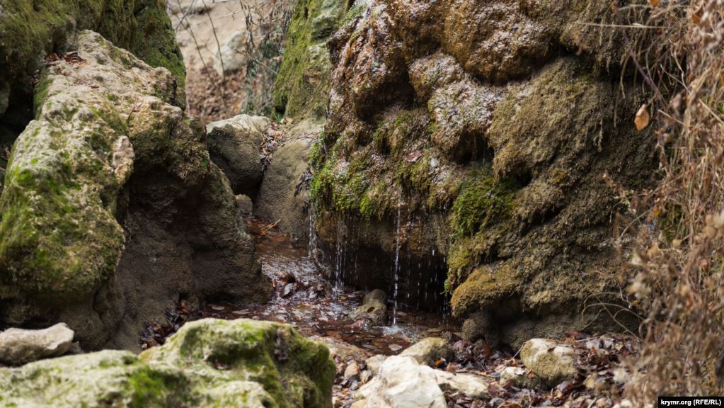 Через водний колапс у Криму пересохла річка Кизилкобинка.