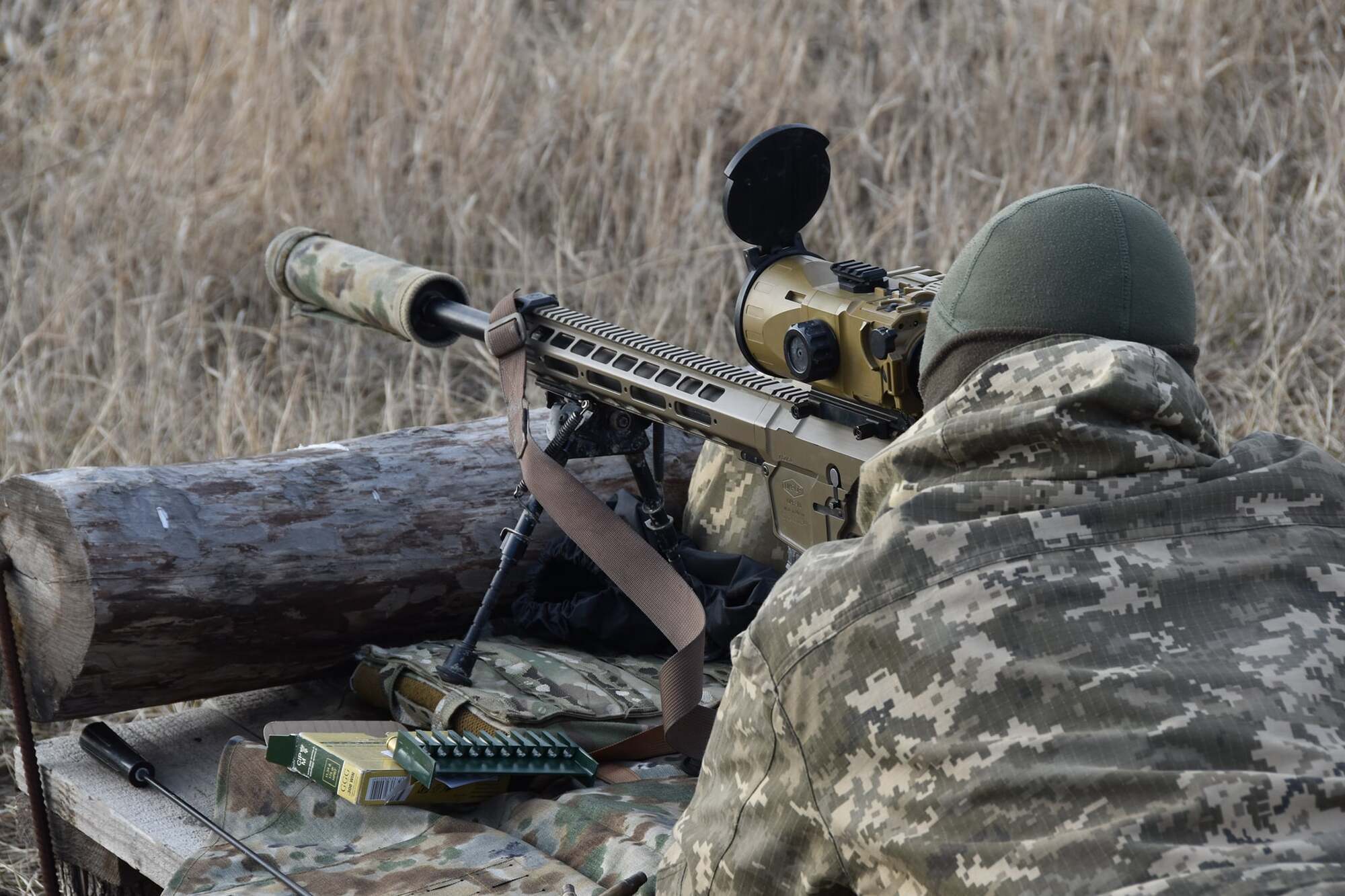 Воины ВСУ тренировались метко стрелять, учитывая особенности погоды.