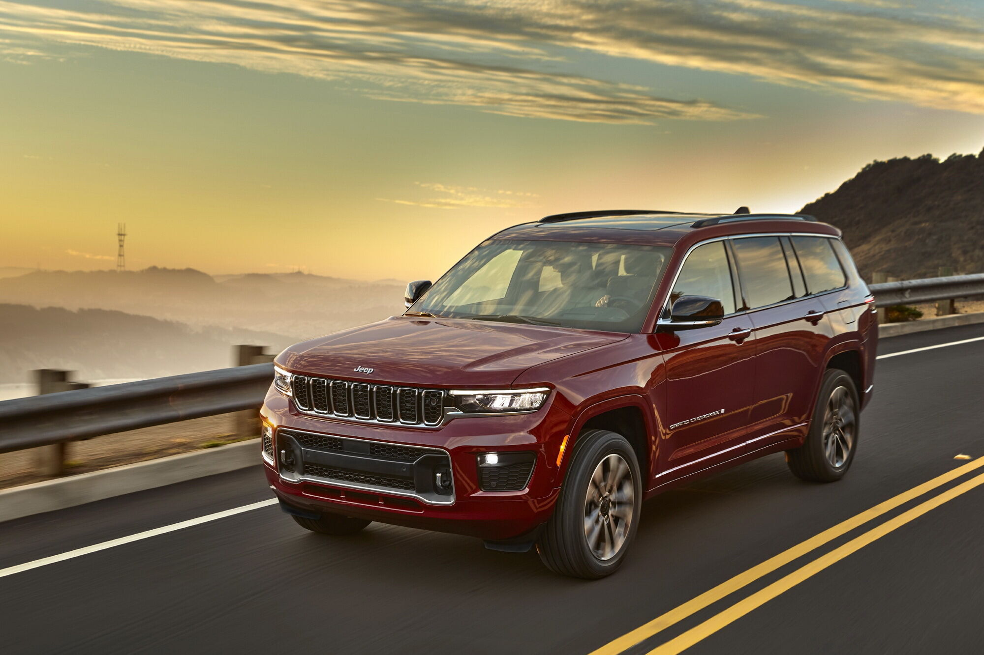 Grand Cherokee L значно більший за родича минулого покоління