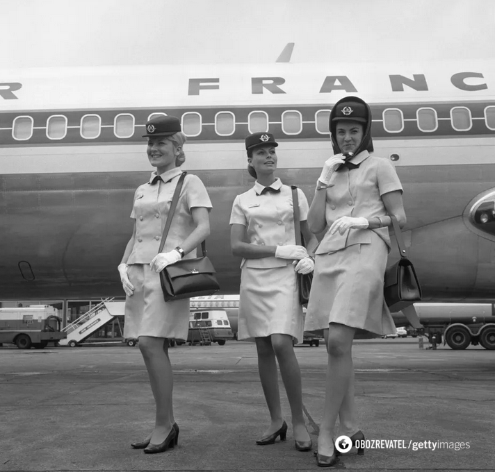 Три стюардессы Air France в лондонском аэропорту Хитроу в 1969 году.