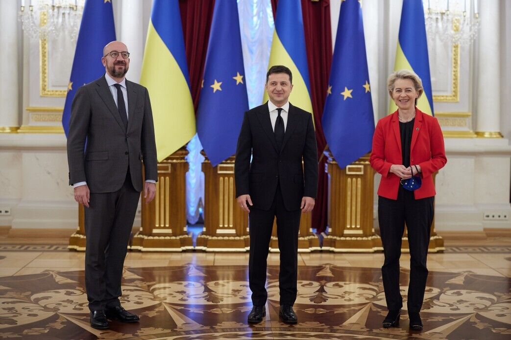 Шарль Мишель, Владимир Зеленский и Урсула фон дер Ляйен на саммите Украина – ЕС