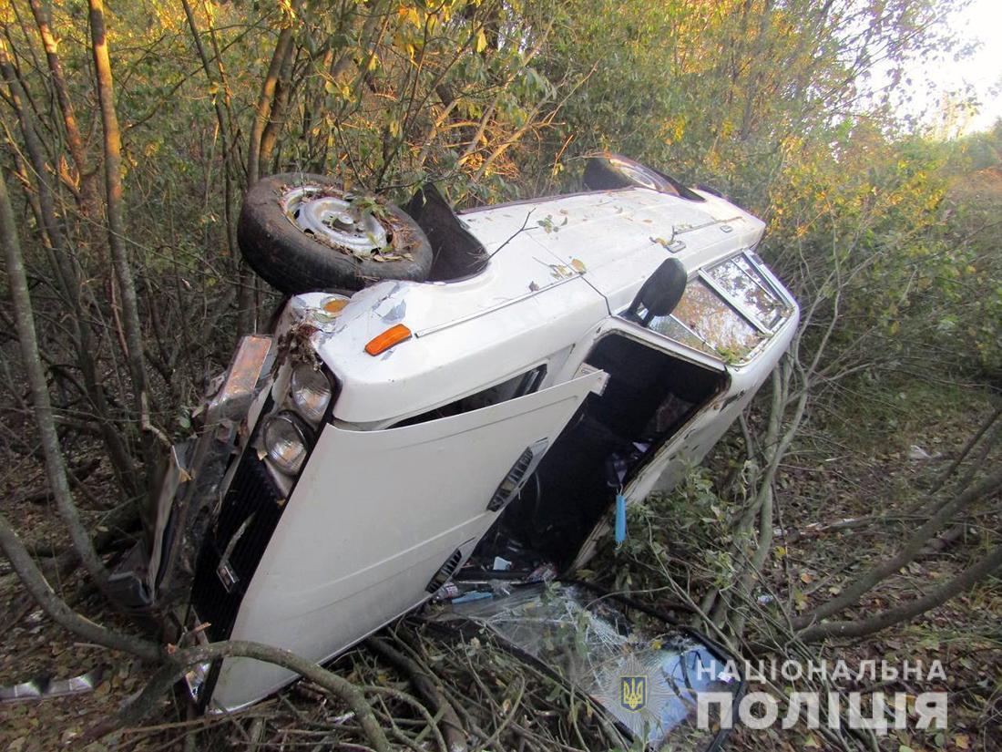 Авто знайшли в кюветі.