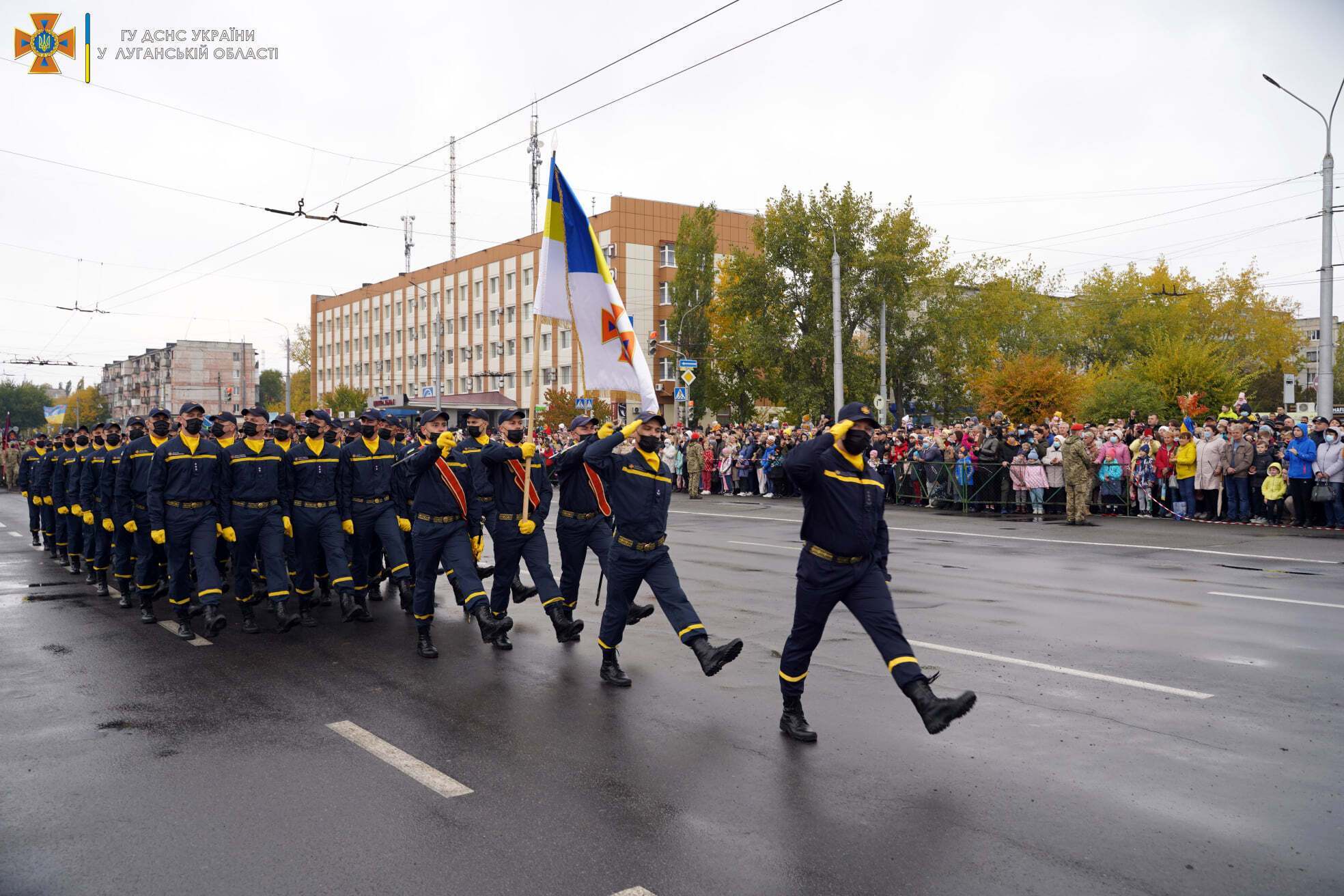 Рятувальники ДСНС взяли участь у параді