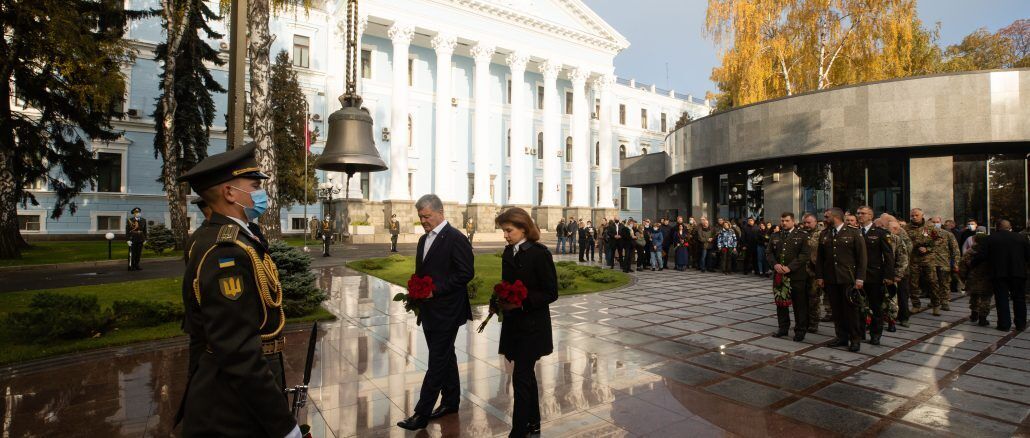 Родина Порошенків вшанувала пам'ять полеглих захисників України