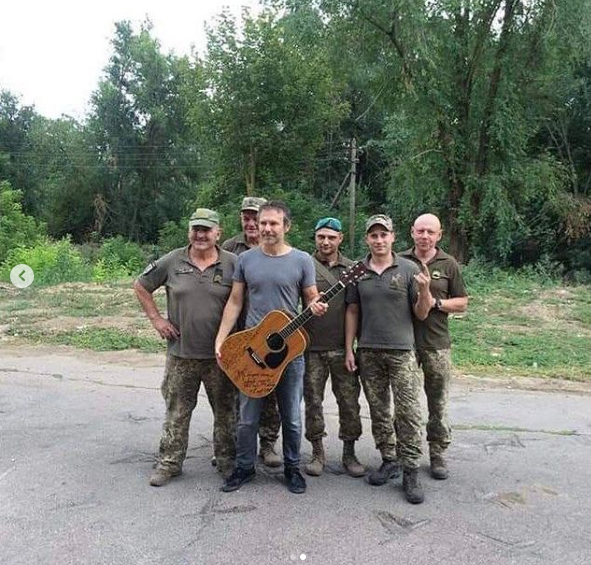 Святослав Вакарчук с военными