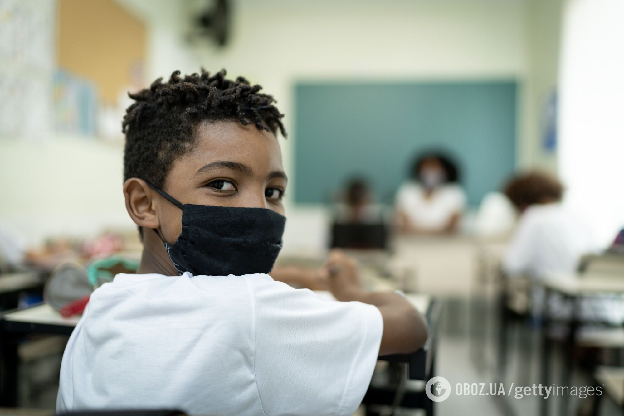 В Бразилии ученики готовы менять маски по четыре раза в день, но многие не хотят учиться вообще