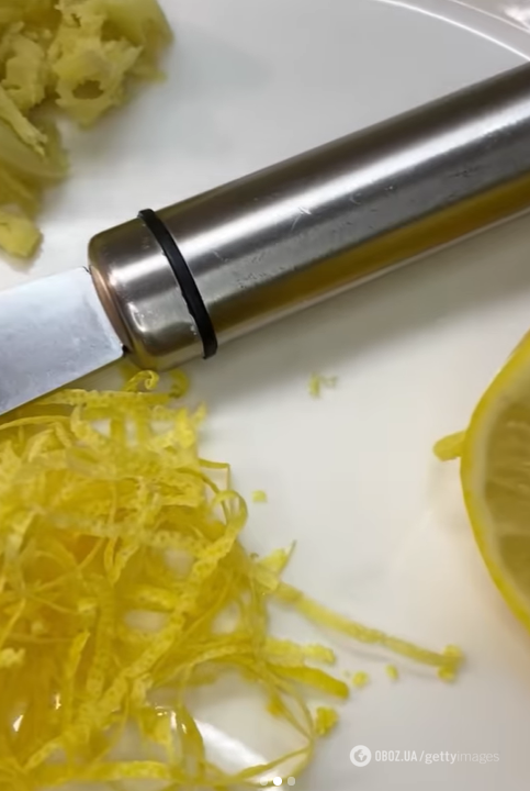 Нарізання лимонної цедри для засушування