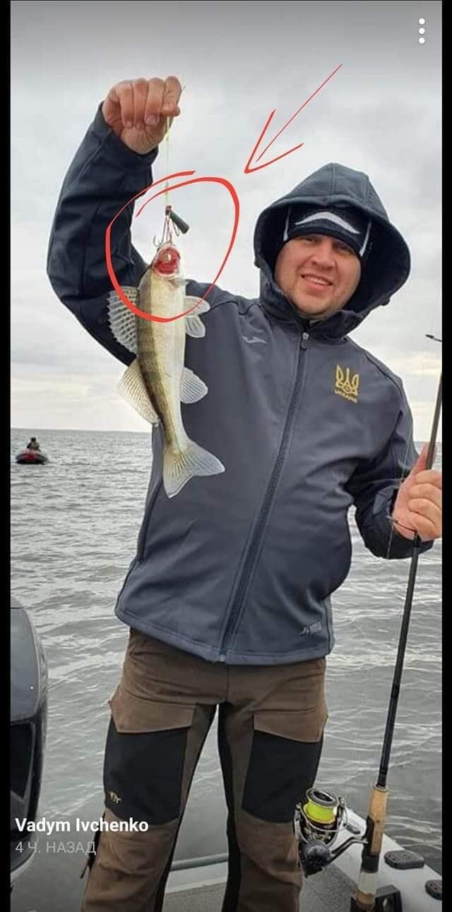 Івченко позує з рибою