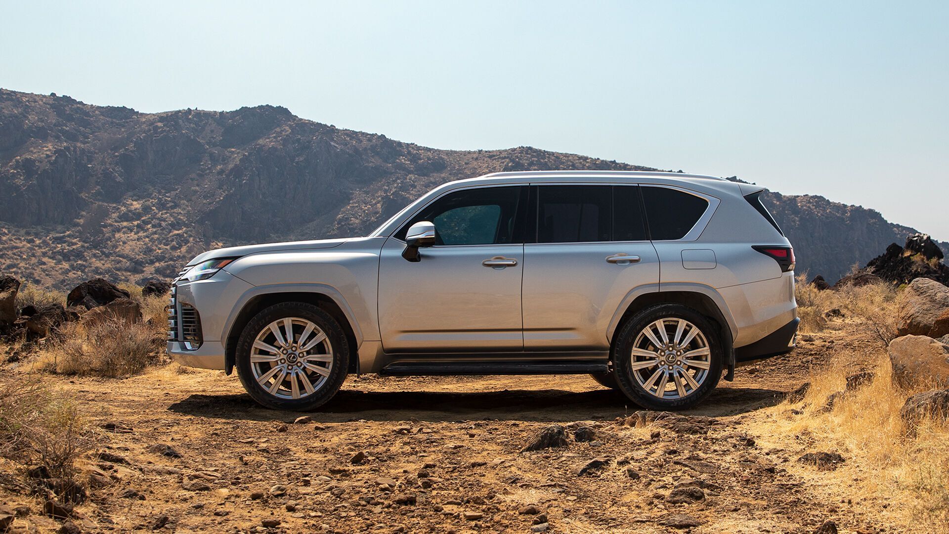 Lexus LX теперь оснащается исключительного моторами V6 нового поколения с двумя турбинами