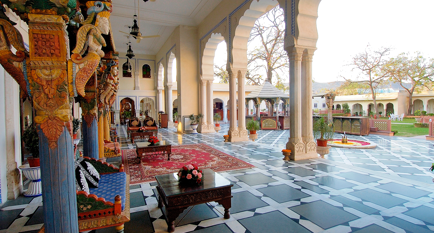 Raj Palace расположен в старом дворце города Джайпур.