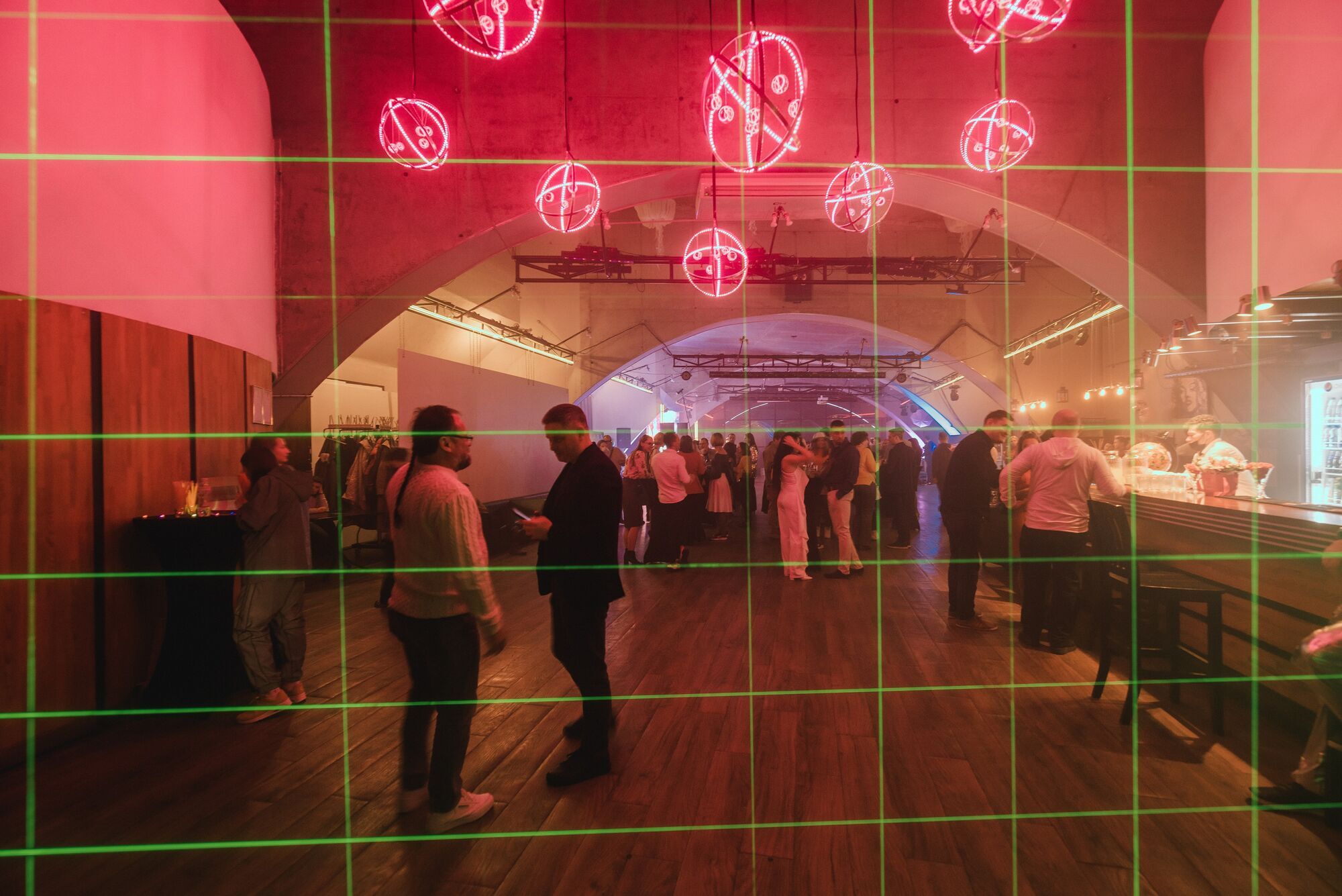 Головна фотозона вечірки мала вигляд космічного пейзажу