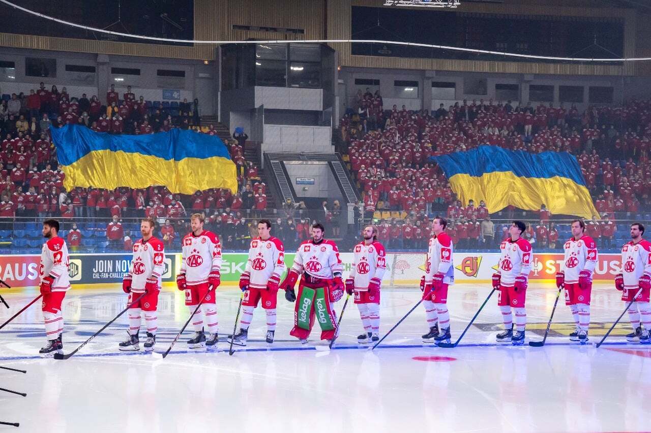 Хокейний матч у Палаці спорту в Києві.