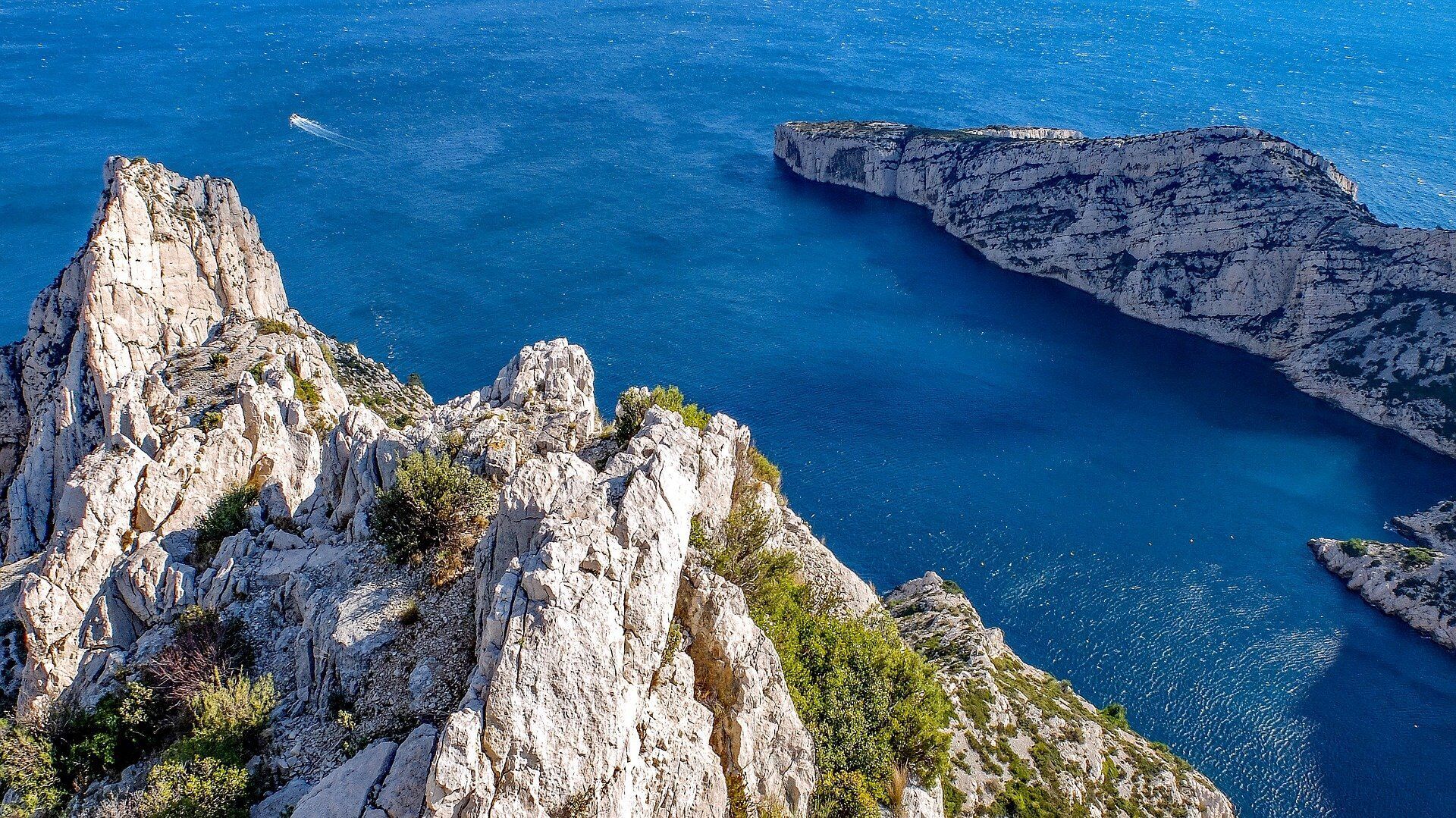 Побережье Massif de Calanques - одно из самых красивых во Франции.