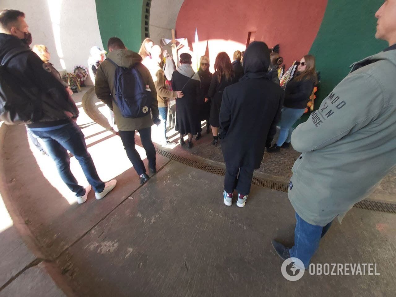 Родные и друзья пришли проститься со звездой