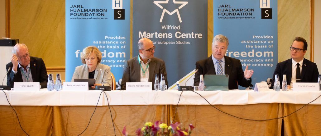 Лидер партии "Европейская Солидарность" Петр Порошенко принял участие в международной  конференции  в сфере безопасности в Висбю (Готланд, Швеция)