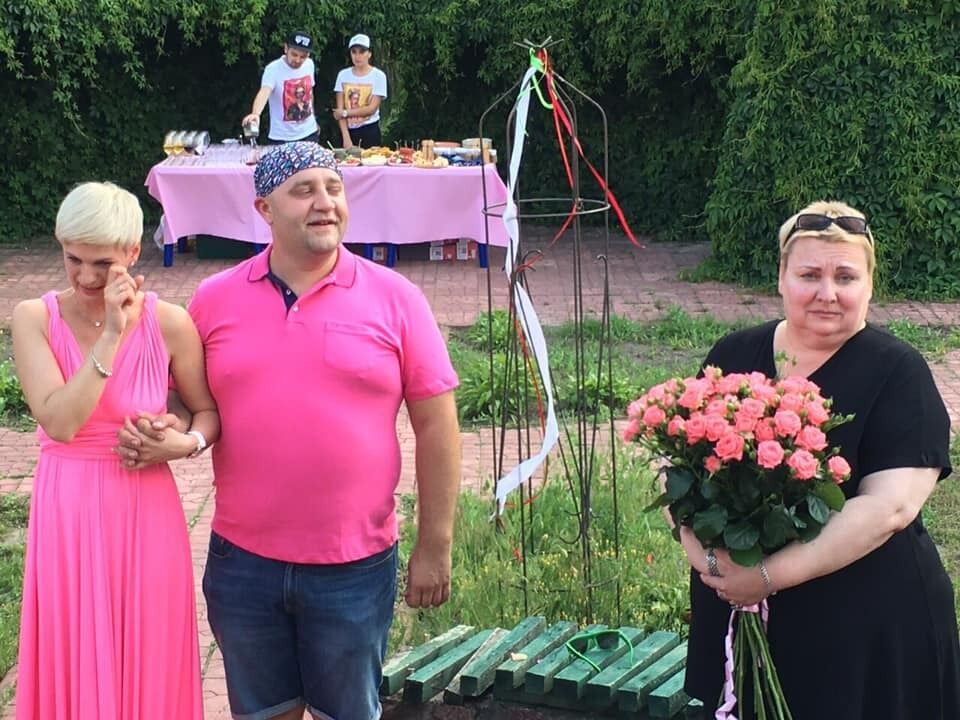 Рожеве весілля, на якій тамадою була Марина Поплавська.
