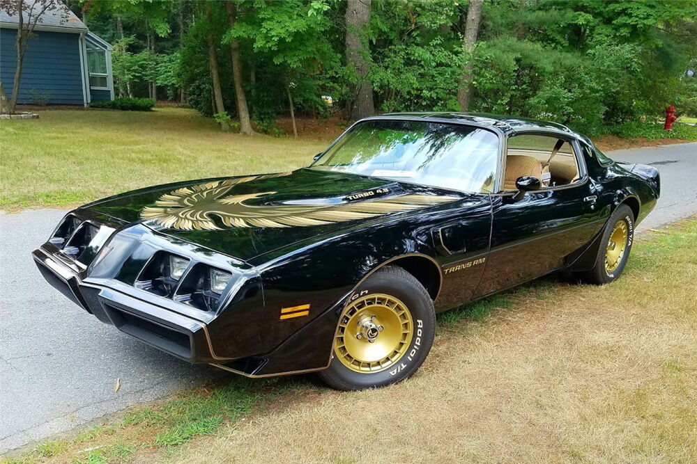 Pontiac Firebird Trans Am из фильма "Полицейский и бандит"