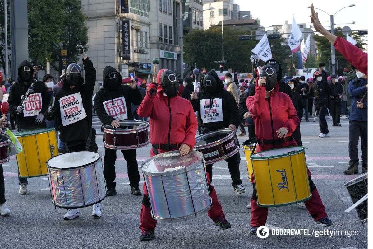 У Південній Кореї пройшла масова акція за права –учасники були в костюмах, як із серіалу