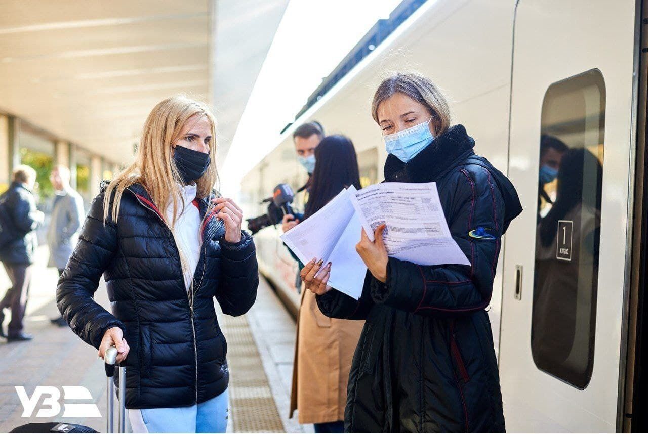 Співробітники УЗ перевіряли необхідні документи