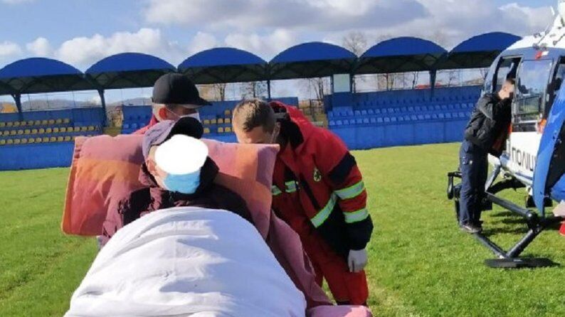 15-летнего парня с подозрением на инсульт доставили в больницу во Львове на медицинском вертолете