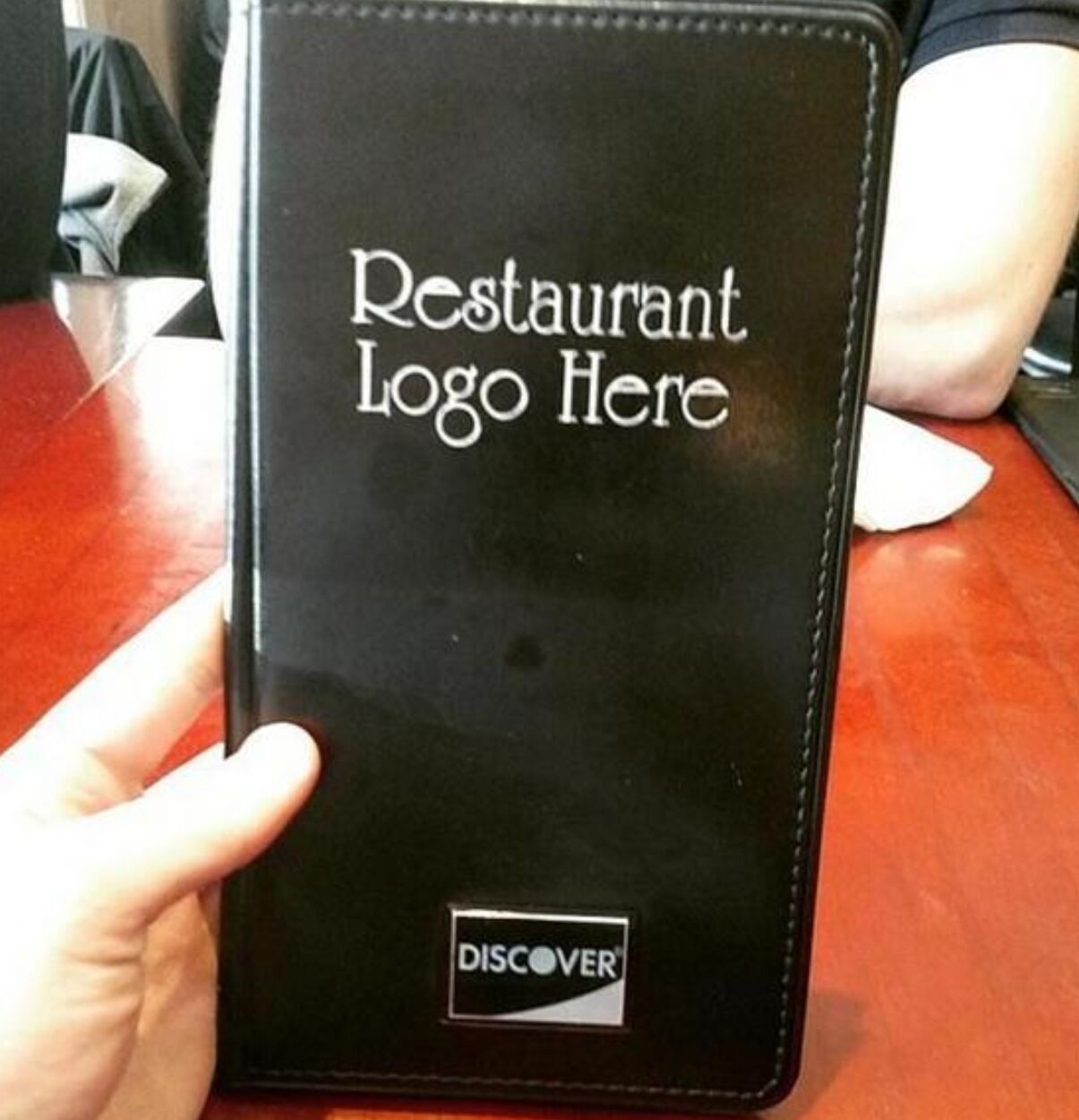 Напис: "Ресторан, лого тут"