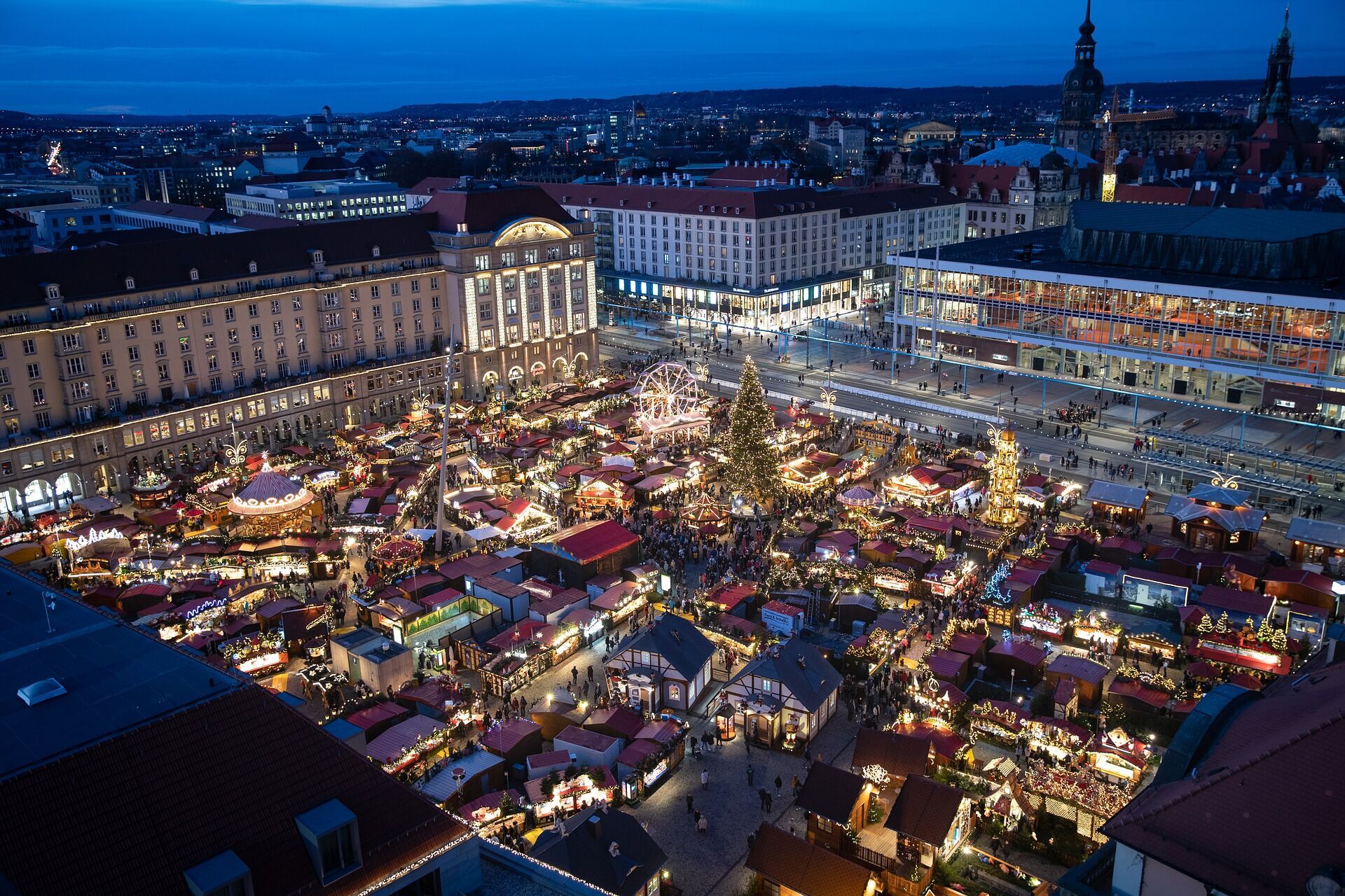У Дрездені взимку панує святкова атмосфера.