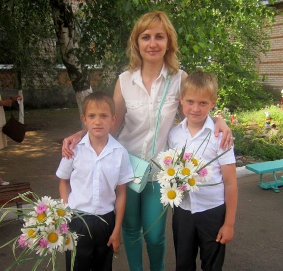 Ольга Потапенко та її сини – Ярослав і Святослав – шість років тому.