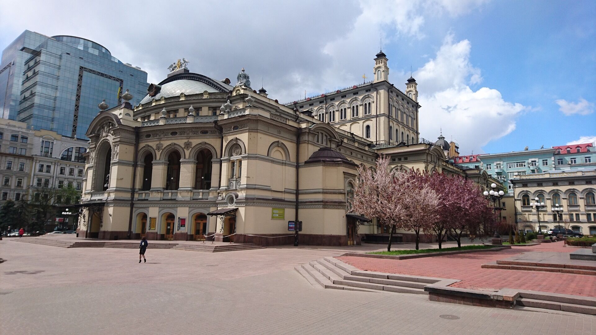 Национальная опера непрерывно работает в Киеве уже несколько веков.