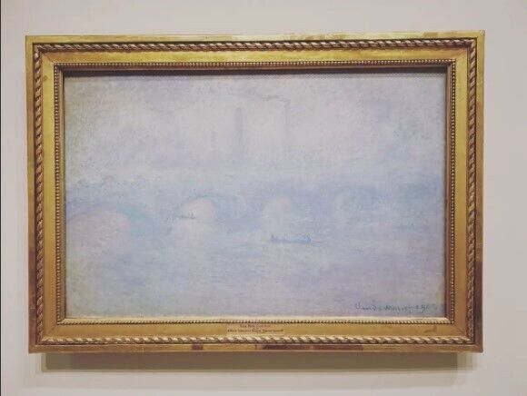 Картина "Мост Ватерлоо. Эффект тумана" лучше просматривается на расстоянии.