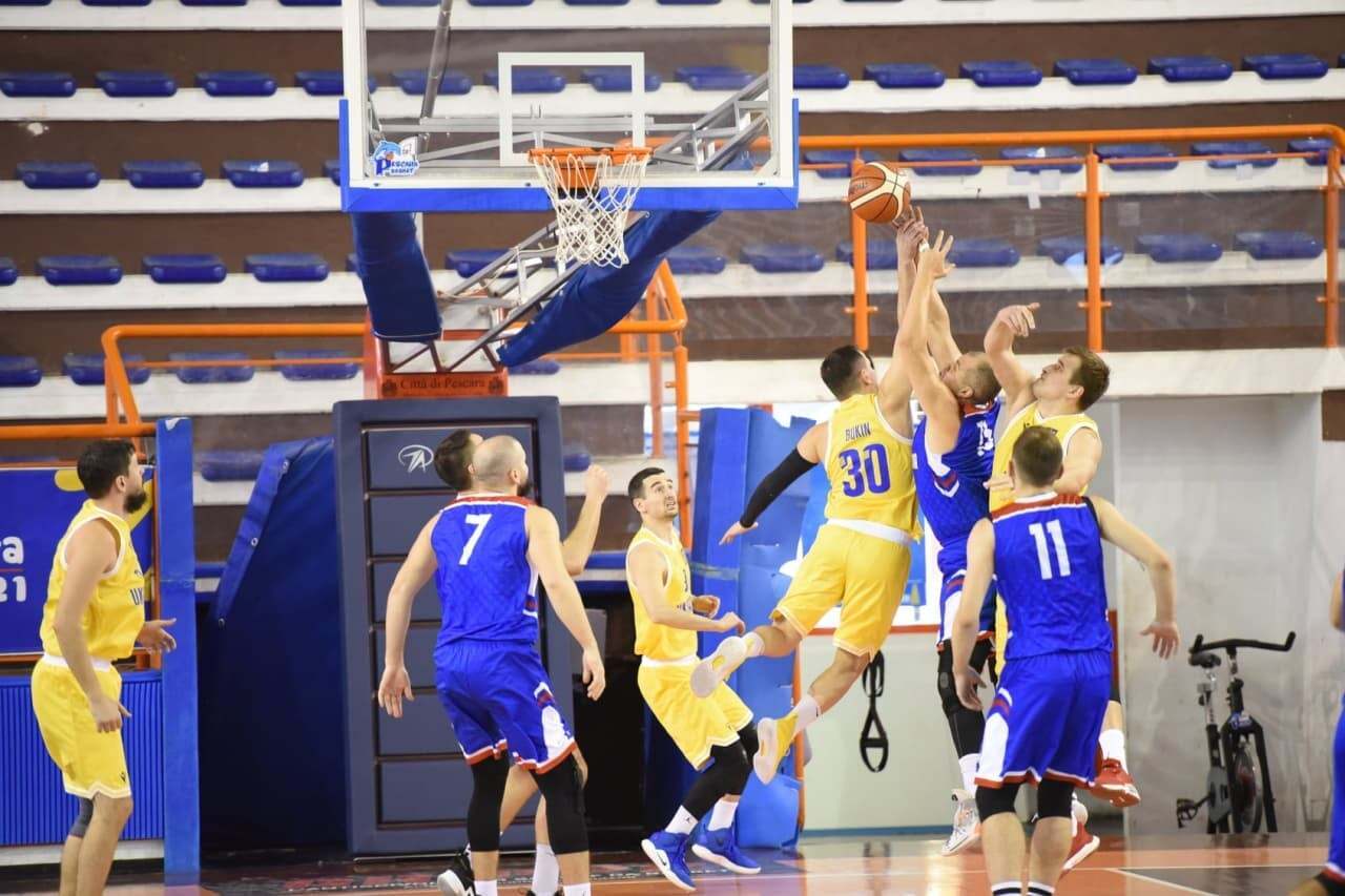 Украинцы обыграли россиян в финале Евробаскета.