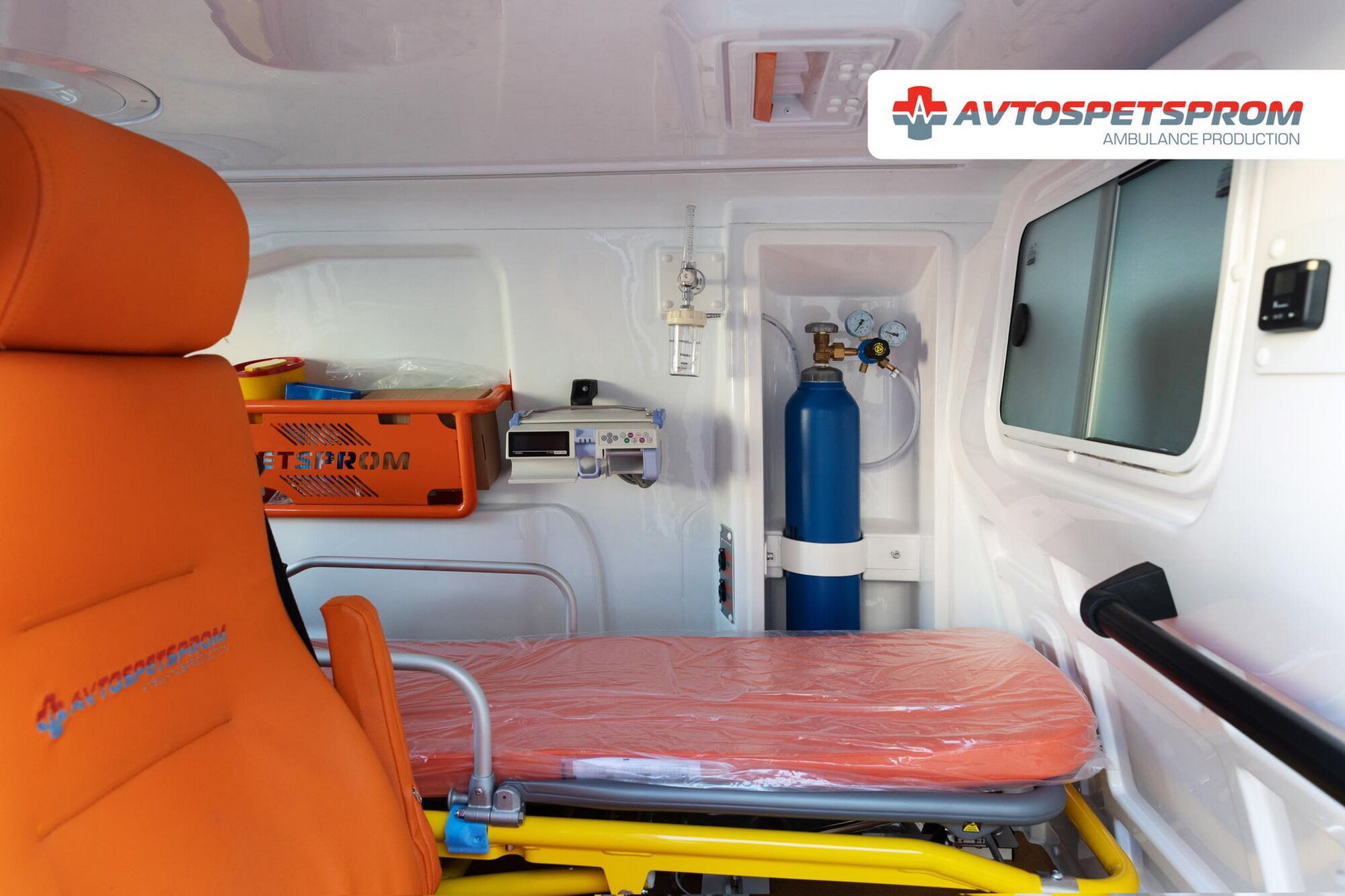 Все обладнання розташоване так, щоб забезпечити медпрацівникам швидкий та зручний доступ до нього