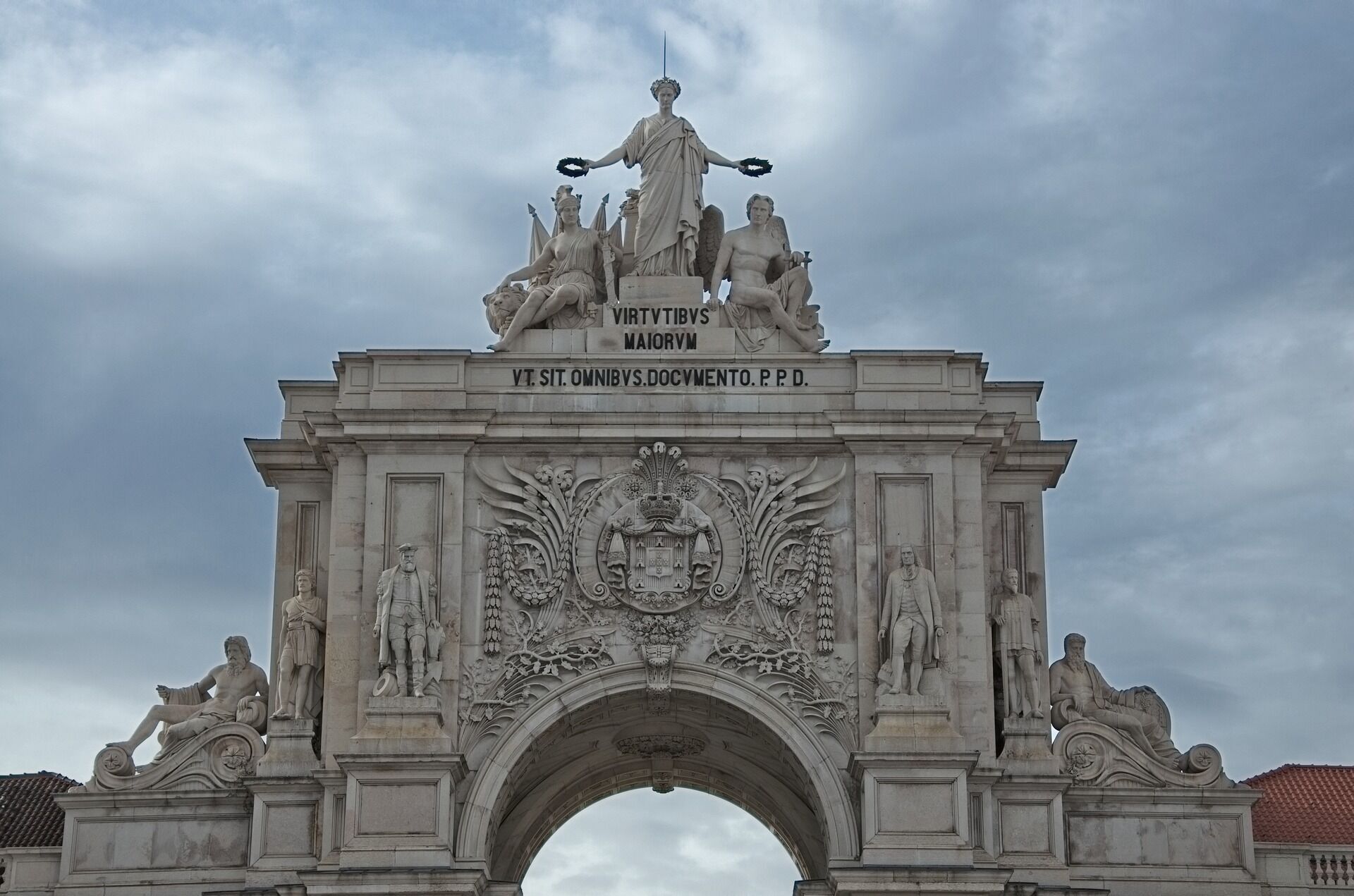 Площадь Коммерции когда-то украшал королевский дворец.